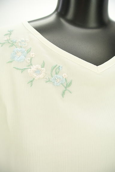 anySiS（エニィスィス）の古着「花刺しゅう楊柳シフォンブラウス（カットソー・プルオーバー）」大画像４へ