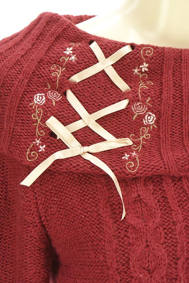 axes femme（アクシーズファム）の古着「花刺繍＆レースアップ入りケーブル編みおーふタートルネックニットトップス（ニット）」大画像４へ