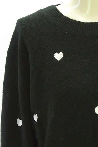 ROSIEE（ロージー）の古着「ハート柄刺繍ニットトップス（セーター）」大画像４へ