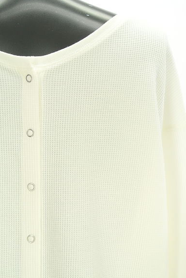 LOUNIE（ルーニィ）の古着「バックボタンワッフルカットソー（ニット）」大画像５へ