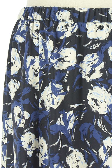 INDIVI（インディヴィ）の古着「花柄ロングスカート（ロングスカート・マキシスカート）」大画像４へ