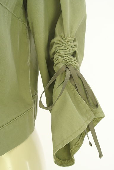 クリックで大画像表示 JILL by JILLSTUART(ジルバイジルスチュアート)の古着「ビジュー付きノーカラージャケット(ジャケット)」大画像5へ