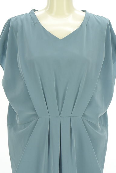 クリックで大画像表示 UNITED ARROWS(ユナイテッドアローズ)の古着「ウエストタック膝丈コクーンワンピース(ワンピース・チュニック)」大画像4へ