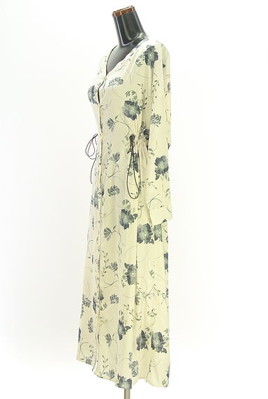 URBAN RESEARCH DOORS（アーバンリサーチドアーズ）の古着「花柄サテンロングシャツワンピース（ワンピース・チュニック）」大画像３へ