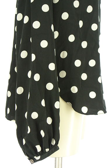 クリックで大画像表示 ADAM ET ROPE(アダムエロペ)の古着「ドット柄フリルハイネックカットソー(カットソー・プルオーバー)」大画像5へ