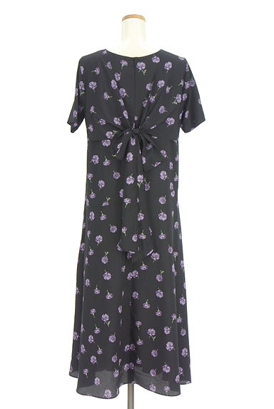 INDIVI（インディヴィ）の古着「半そで花柄シフォンワンピース（ワンピース・チュニック）」大画像２へ