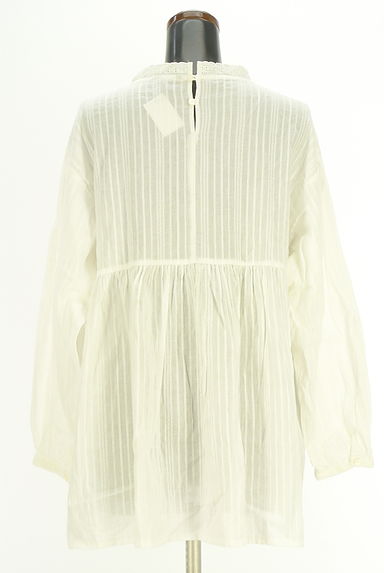 クリックで大画像表示 Samansa Mos2(サマンサモスモス)の古着「レースブラウス(カットソー・プルオーバー)」大画像2へ