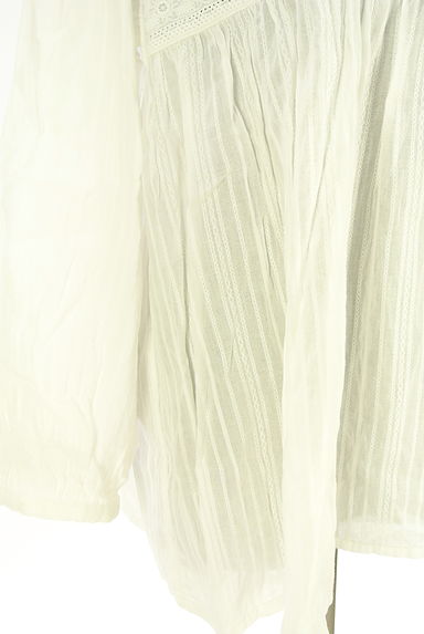 クリックで大画像表示 Samansa Mos2(サマンサモスモス)の古着「レースブラウス(カットソー・プルオーバー)」大画像5へ