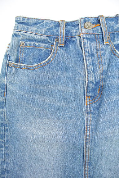 クリックで大画像表示 AZUL BY MOUSSY(アズールバイマウジー)の古着「フリンジ膝丈デニムタイトスカート(スカート)」大画像3へ