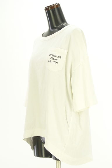 クリックで大画像表示 AZUL BY MOUSSY(アズールバイマウジー)の古着「ロゴポケット付きTシャツ(Tシャツ)」大画像3へ