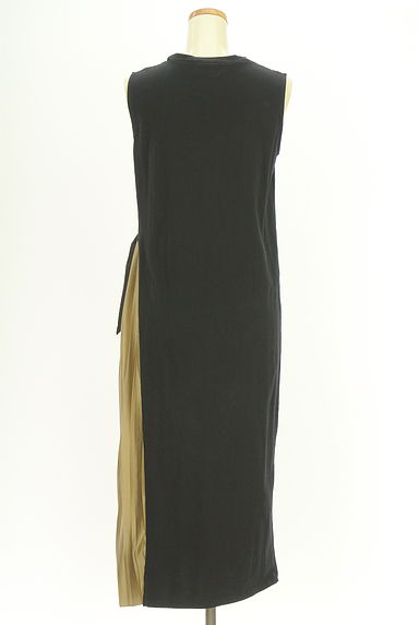 クリックで大画像表示 AZUL BY MOUSSY(アズールバイマウジー)の古着「プリーツ切替ロングワンピース(ワンピース・チュニック)」大画像2へ