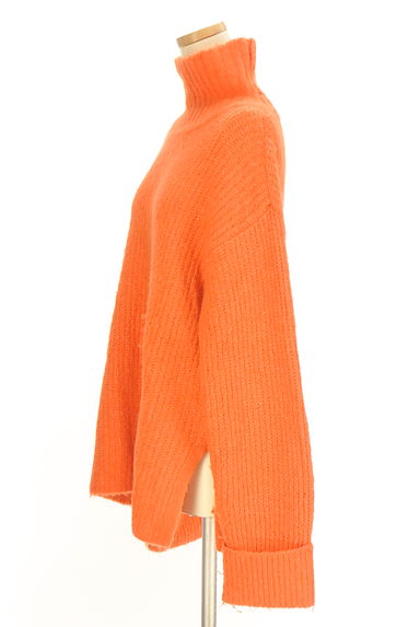 クリックで大画像表示 AZUL BY MOUSSY(アズールバイマウジー)の古着「ハイネックカラーニット(セーター)」大画像3へ