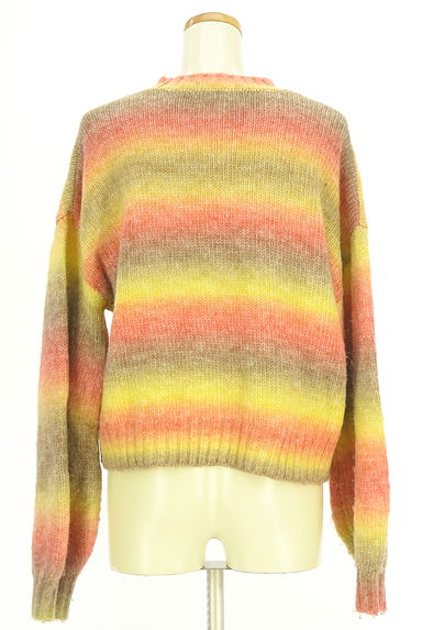 クリックで大画像表示 AZUL BY MOUSSY(アズールバイマウジー)の古着「ボリューム袖モックネックニット(セーター)」大画像2へ