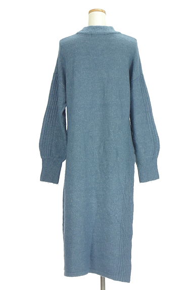 クリックで大画像表示 AZUL BY MOUSSY(アズールバイマウジー)の古着「スリットロングニットワンピース(ワンピース・チュニック)」大画像2へ