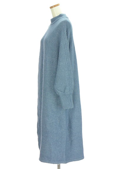 クリックで大画像表示 AZUL BY MOUSSY(アズールバイマウジー)の古着「スリットロングニットワンピース(ワンピース・チュニック)」大画像3へ