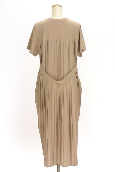 クリックで大画像表示 AZUL BY MOUSSY(アズールバイマウジー)の古着「バックプリーツロングワンピース(ワンピース・チュニック)」大画像2へ