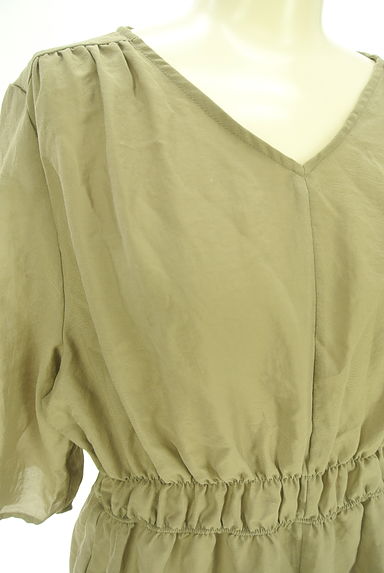 クリックで大画像表示 AZUL BY MOUSSY(アズールバイマウジー)の古着「Vネック半袖シアーカットソー(カットソー・プルオーバー)」大画像4へ