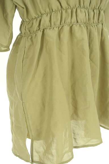 クリックで大画像表示 AZUL BY MOUSSY(アズールバイマウジー)の古着「Vネック半袖シアーカットソー(カットソー・プルオーバー)」大画像5へ