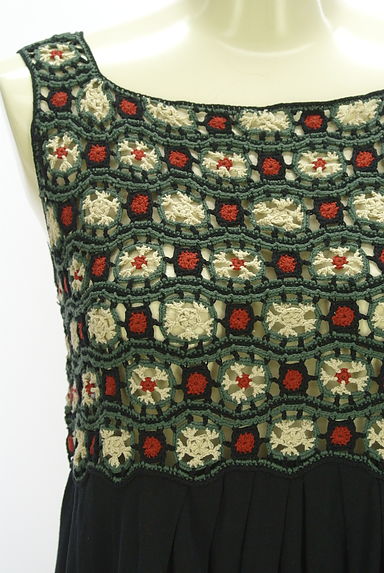 クリックで大画像表示 Sybilla(シビラ)の古着「刺繍ニット切替膝下ワンピース(ワンピース・チュニック)」大画像4へ