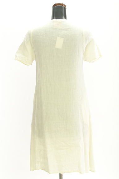 クリックで大画像表示 Sybilla(シビラ)の古着「刺繍入り膝丈ワンピース(カットソー・プルオーバー)」大画像2へ