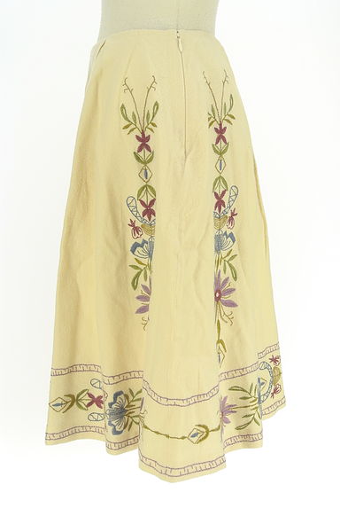 クリックで大画像表示 Sybilla(シビラ)の古着「膝丈刺繍フレアスカート(スカート)」大画像3へ