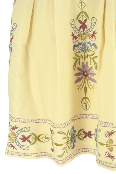 クリックで大画像表示 Sybilla(シビラ)の古着「膝丈刺繍フレアスカート(スカート)」大画像5へ