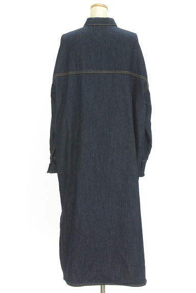 antiqua（アンティカ）の古着「patterntorso デニムシャツロングワンピース（ワンピース・チュニック）」大画像２へ