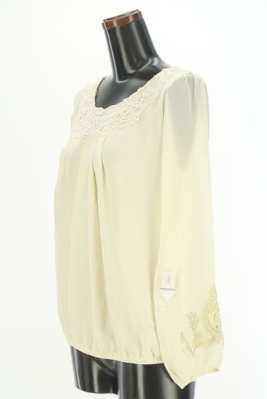 クリックで大画像表示 axes femme(アクシーズファム)の古着「刺繍入りシフォンブラウス(カットソー・プルオーバー)」大画像4へ