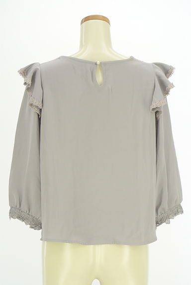 クリックで大画像表示 axes femme(アクシーズファム)の古着「花柄刺繍レース&フリルカットソー(カットソー・プルオーバー)」大画像2へ