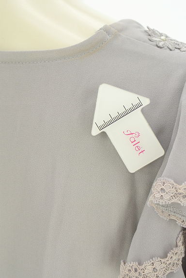 クリックで大画像表示 axes femme(アクシーズファム)の古着「花柄刺繍レース&フリルカットソー(カットソー・プルオーバー)」大画像5へ