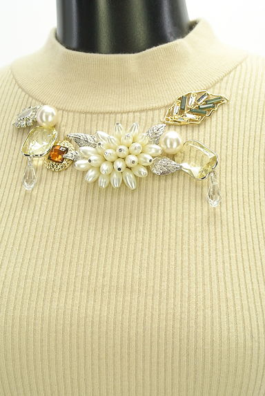 クリックで大画像表示 Snidel(スナイデル)の古着「ビジュー付きモックネックリブニットトップス(ニット)」大画像4へ