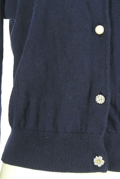 クリックで大画像表示 JILL by JILLSTUART(ジルバイジルスチュアート)の古着「ビジューボタンニットカーディガン(カーディガン・ボレロ)」大画像5へ