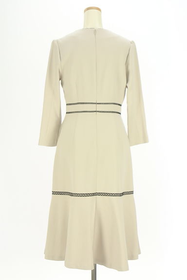 クリックで大画像表示 CELFORD(セルフォード)の古着「刺繍ラインミモレ丈ワンピース(ワンピース・チュニック)」大画像2へ