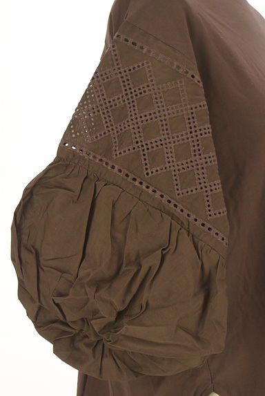 クリックで大画像表示 BEAUTY&YOUTH(ビューティ&ユース)の古着「刺繍バルーン袖カットソー(カットソー・プルオーバー)」大画像4へ