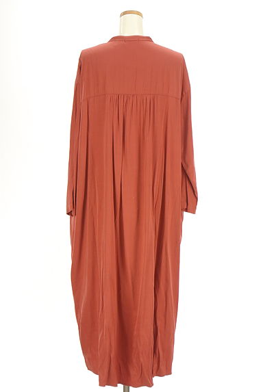 クリックで大画像表示 OSMOSIS(オズモーシス)の古着「loaf スキッパー襟ワンピース(ワンピース・チュニック)」大画像2へ