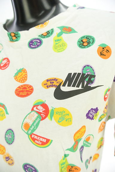 クリックで大画像表示 NIKE(ナイキ)の古着「ロゴ×フルーツ柄半そでTシャツ(Tシャツ)」大画像4へ
