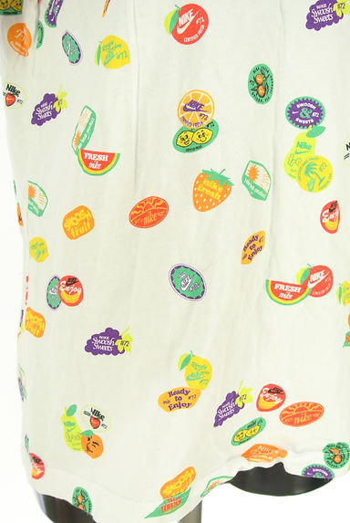 クリックで大画像表示 NIKE(ナイキ)の古着「ロゴ×フルーツ柄半そでTシャツ(Tシャツ)」大画像5へ