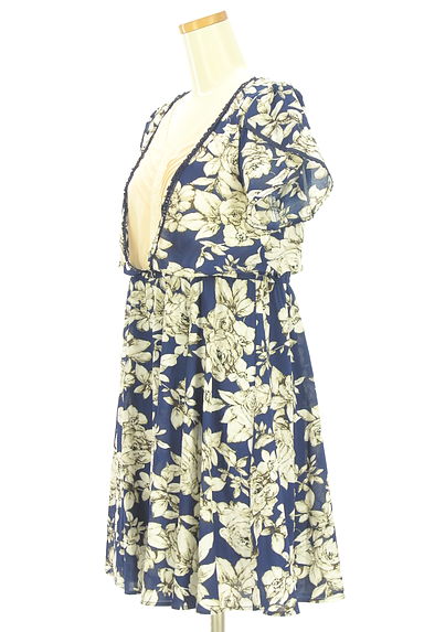 クリックで大画像表示 axes femme(アクシーズファム)の古着「レイヤード風花柄ミニワンピ(ワンピース・チュニック)」大画像3へ