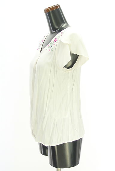 Fabulous Angela（ファビュラスアンジェラ）の古着「花刺繍入りブラウス（カットソー・プルオーバー）」大画像３へ