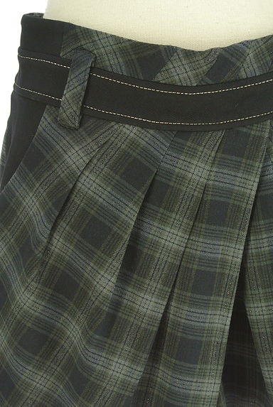 BEATRICE（ベアトリス）の古着「アシンメトリータックチェック柄ショートパンツ（ショートパンツ・ハーフパンツ）」大画像５へ