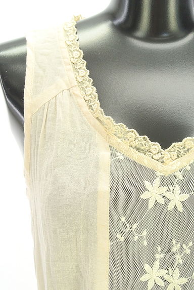 クリックで大画像表示 axes femme(アクシーズファム)の古着「刺繍入りタンクトップ(カットソー・プルオーバー)」大画像4へ