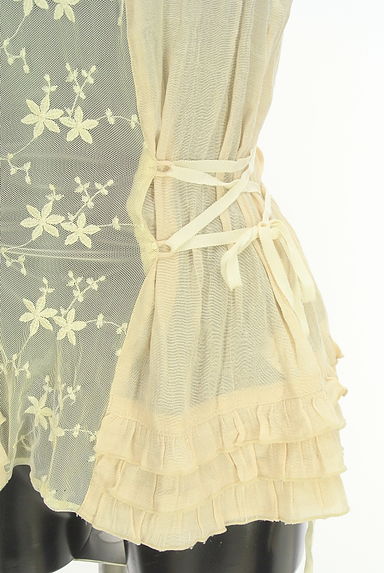 クリックで大画像表示 axes femme(アクシーズファム)の古着「刺繍入りタンクトップ(カットソー・プルオーバー)」大画像5へ