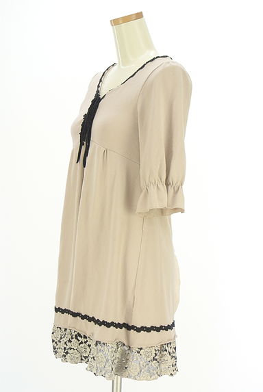 クリックで大画像表示 axes femme(アクシーズファム)の古着「裾レースミニフレアワンピース(ワンピース・チュニック)」大画像3へ