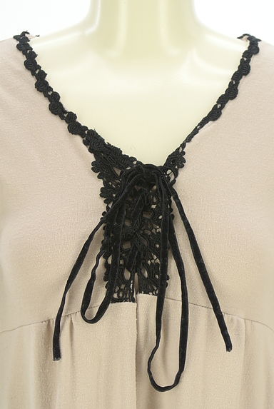 クリックで大画像表示 axes femme(アクシーズファム)の古着「裾レースミニフレアワンピース(ワンピース・チュニック)」大画像4へ