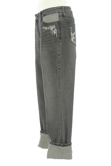 axes femme（アクシーズファム）の古着「刺繍入りブラックデニムパンツ（デニムパンツ）」大画像３へ