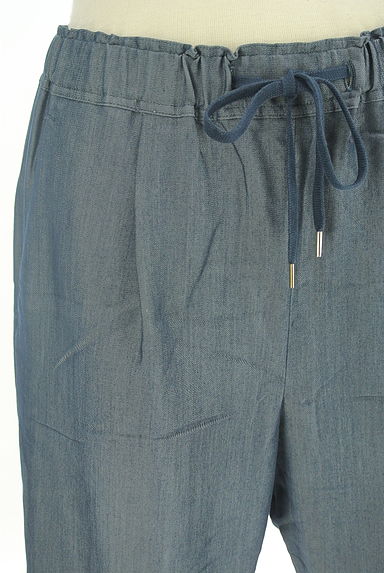 クリックで大画像表示 STRAWBERRY-FIELDS(ストロベリーフィールズ)の古着「光沢テーパードパンツ(パンツ)」大画像4へ