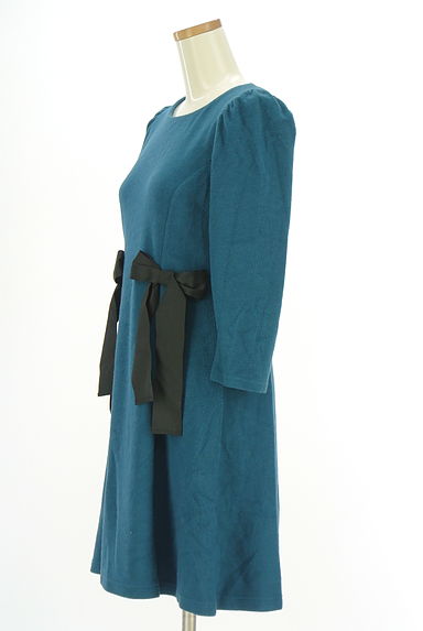 クリックで大画像表示 UNIVERVAL MUSE(ユニバーバルミューズ)の古着「リボン付膝丈フレアワンピース(ワンピース・チュニック)」大画像3へ