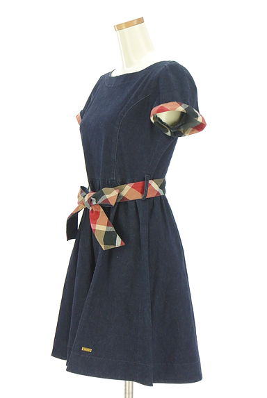 BLUE LABEL CRESTBRIDGE（ブルーレーベル・クレストブリッジ）の古着「ベルト付き膝上デニムワンピース（ワンピース・チュニック）」大画像３へ