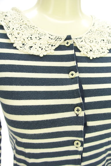 クリックで大画像表示 Lois CRAYON(ロイスクレヨン)の古着「7分袖刺繍レース襟ボーダー柄ニットカーディガン(カーディガン・ボレロ)」大画像4へ