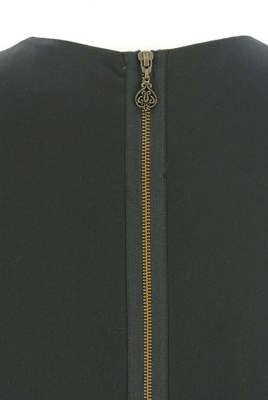 クリックで大画像表示 Lois CRAYON(ロイスクレヨン)の古着「ボックスプリーツノースリワンピース(ワンピース・チュニック)」大画像5へ